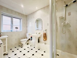 En suite- click for photo gallery